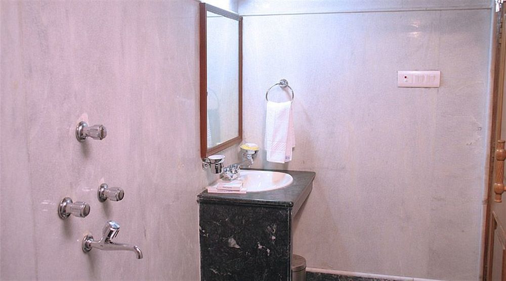 ホテル パン アジア インターナショナル コルカタ エクステリア 写真